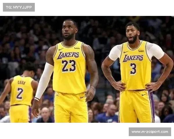 勒布朗·詹姆斯赛前训练手感火热,戴维斯专注内线技术打磨 勒布朗·詹姆斯赛前训练手感火热,戴维斯专注内线技术打磨